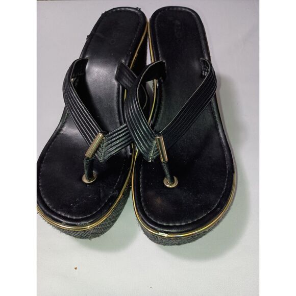 ALDO:  Black Thong Wedge Sandal with Gold Insert, Woman Size 8 - Picture 2 of 8